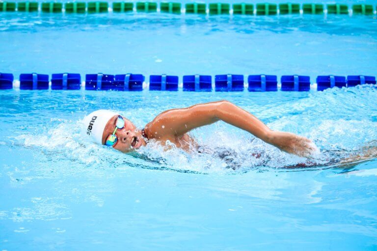 What are 7 health benefits of swimming?